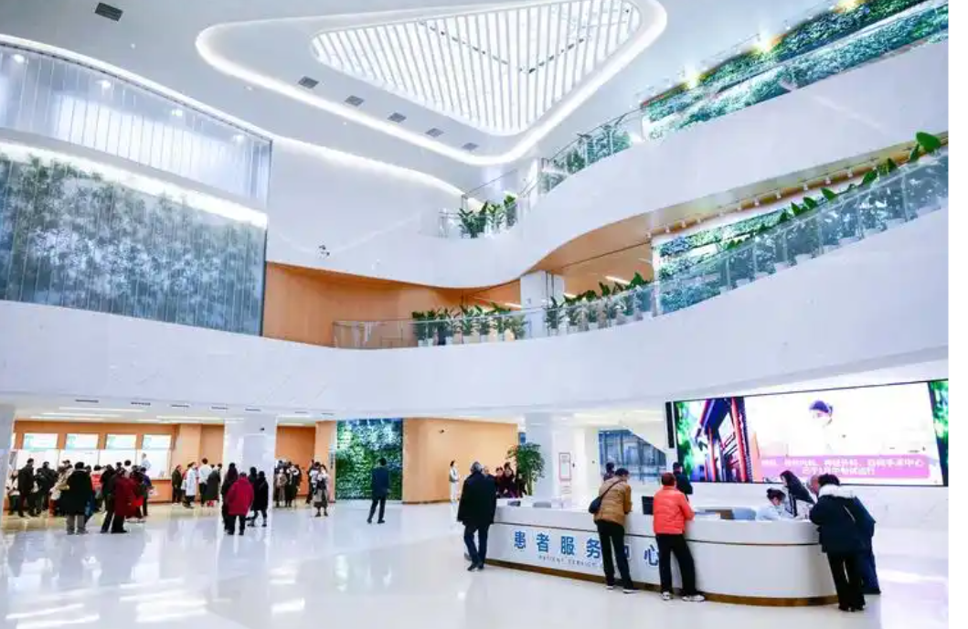 在時(shí)代的激流中筑壩修渠：論醫(yī)院如何在堅(jiān)守職工福利中，又能實(shí)現(xiàn)高質(zhì)量發(fā)展(圖1)