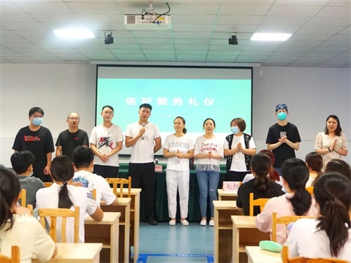 醫(yī)護(hù)人員禮儀培訓(xùn)心得體會(huì)（范文2篇）(圖2)