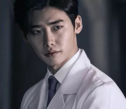 最新醫(yī)院各科室工資待遇曝光！檢驗科收入墊底？34%的醫(yī)生想跳槽(圖1)